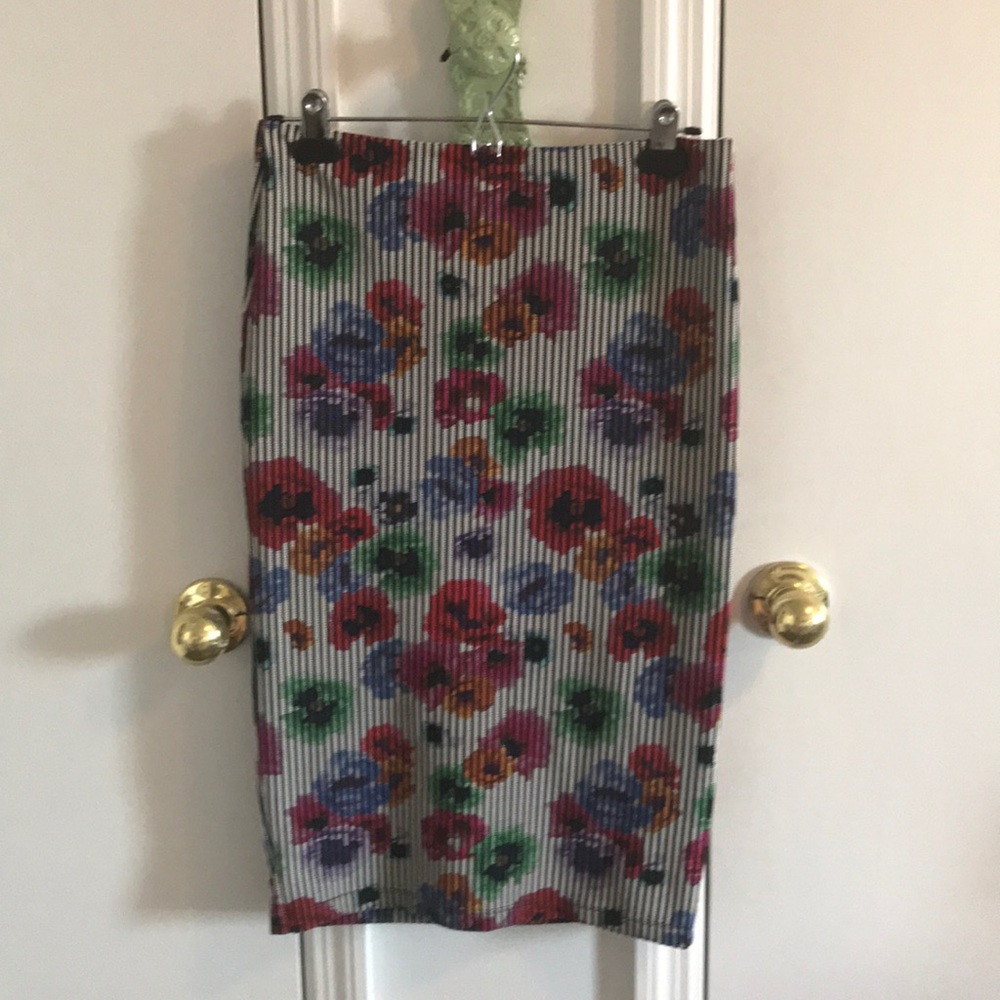 Pencil skirt with b&w stripes with floral pattern